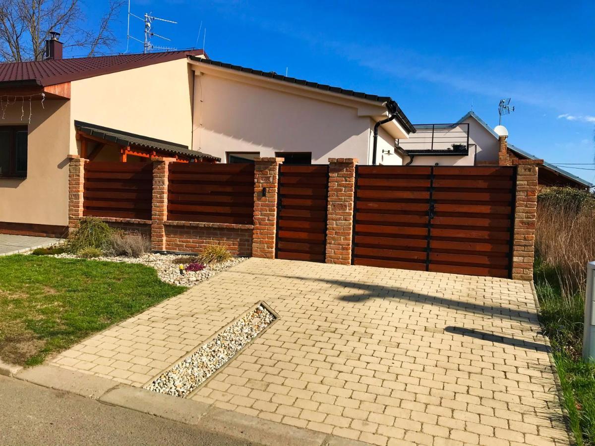Penzion Mikulecky Kutloch Mikulčice Exterior foto
